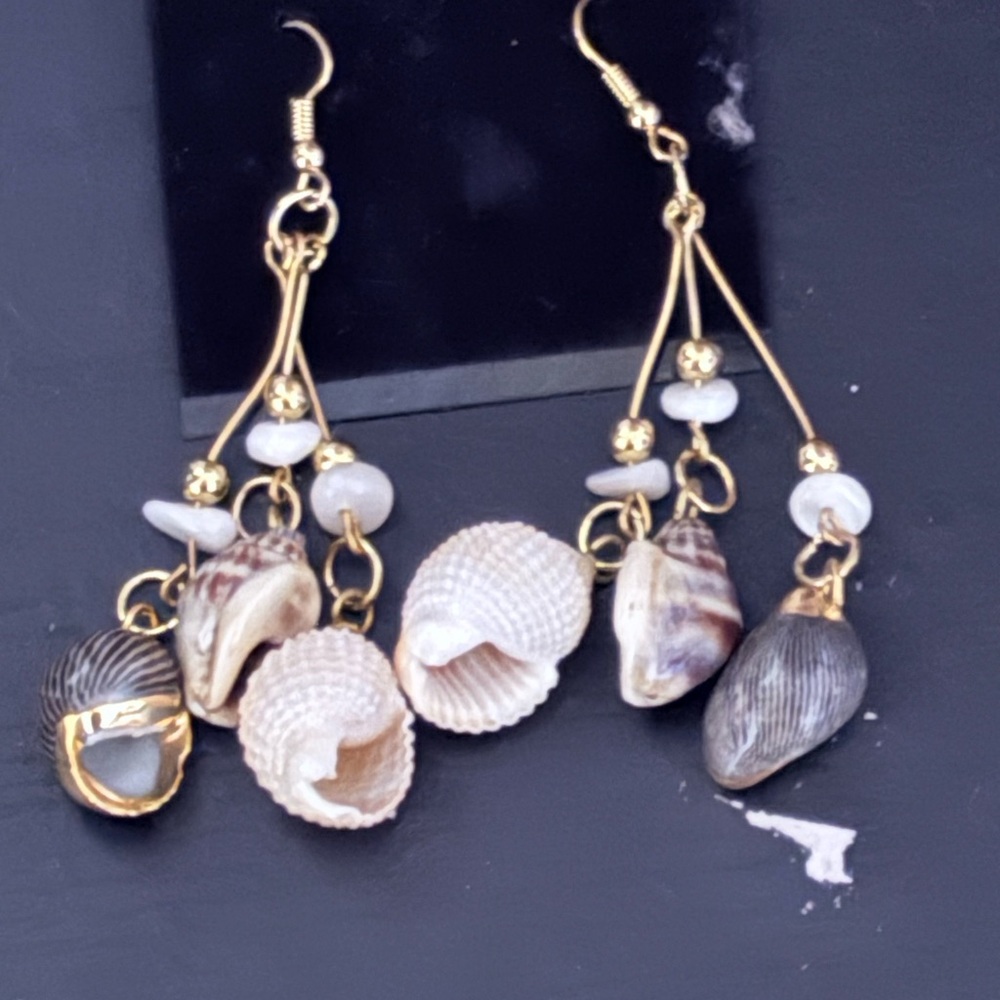 Fashion earrings brand new without tag